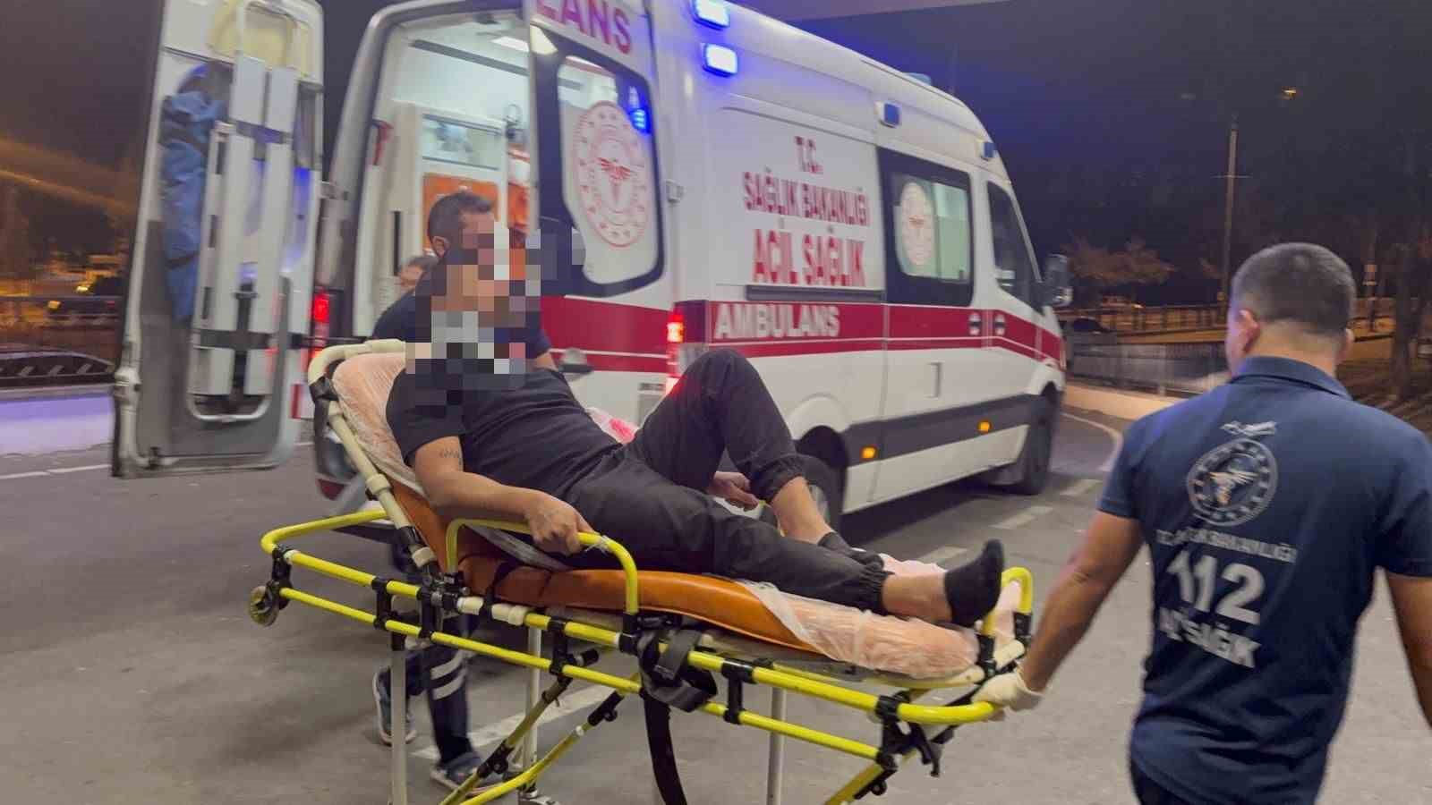 Tofaş marka otomobil ortadan büküldü: 3 yaralı