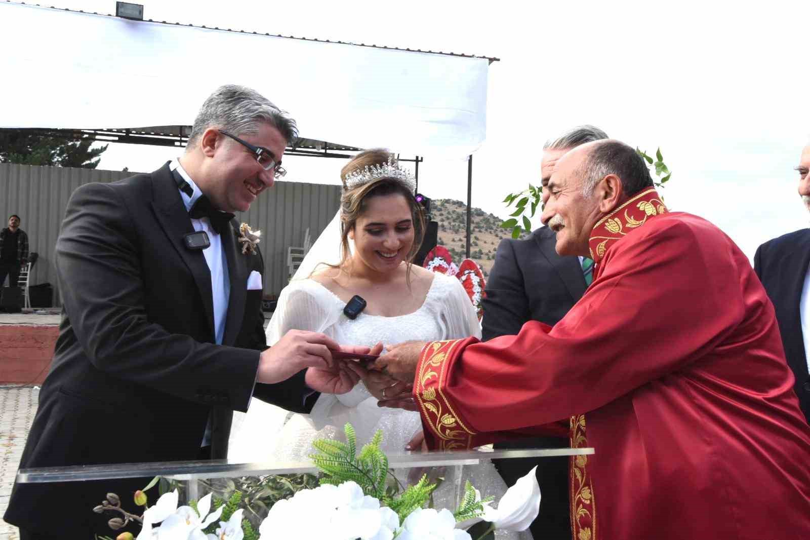 Başkan Özcan, Kızının nikahını kıydı