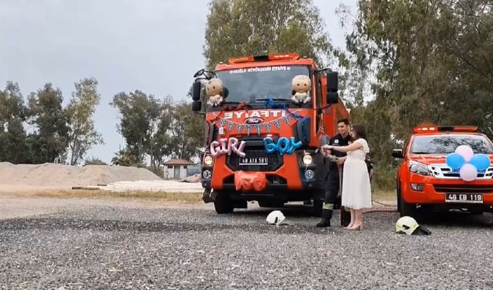 İtfaiye erinden sıra dışı cinsiyet belirleme sürprizi