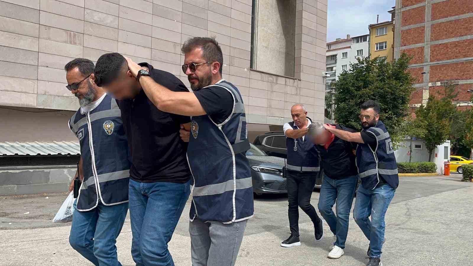 Ambulans kovalayan baba-oğul ters kelepçeli adliyeye sevk edildi
