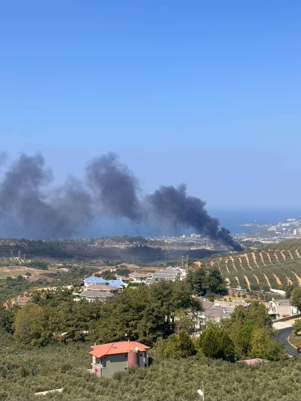 Kuşadası&rsquo;nda hafriyat ve moloz d&ouml;k&uuml;m alanında &ccedil;ıkan yangın kontrol altında alındı 