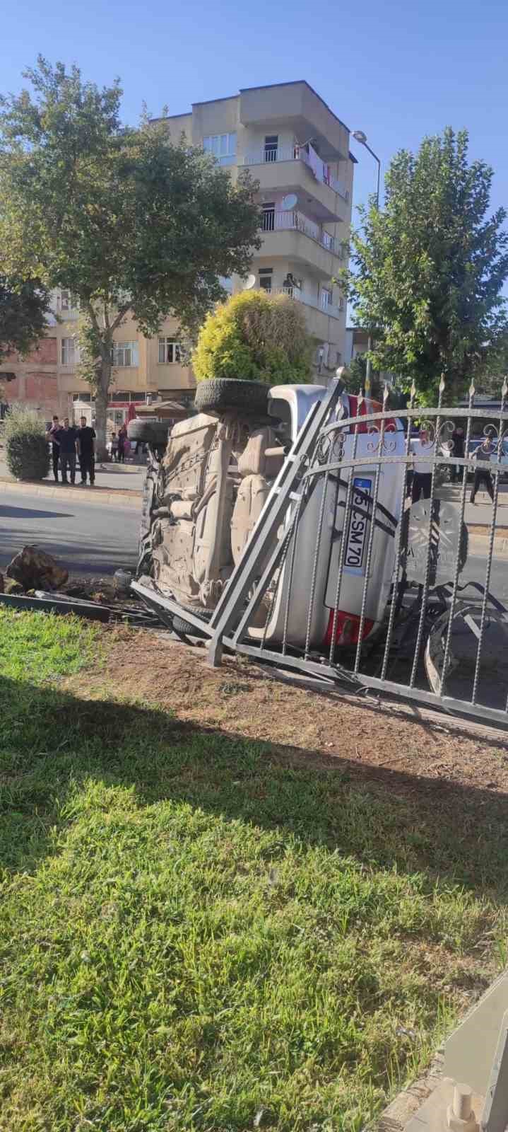 Otomobille çarpışan araç takla atarak durabildi