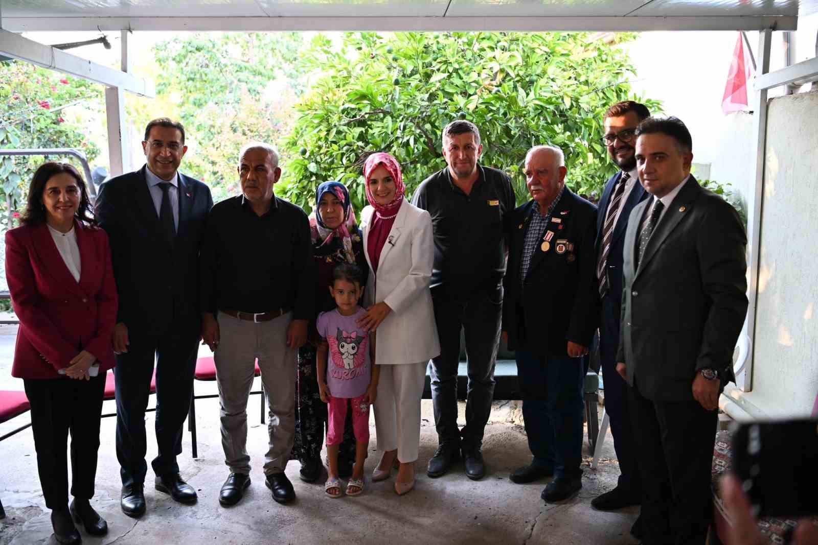 Manisa&rsquo;da 48 yıllık evli &ccedil;ifte Bakan G&ouml;ktaş&rsquo;tan tebrik
