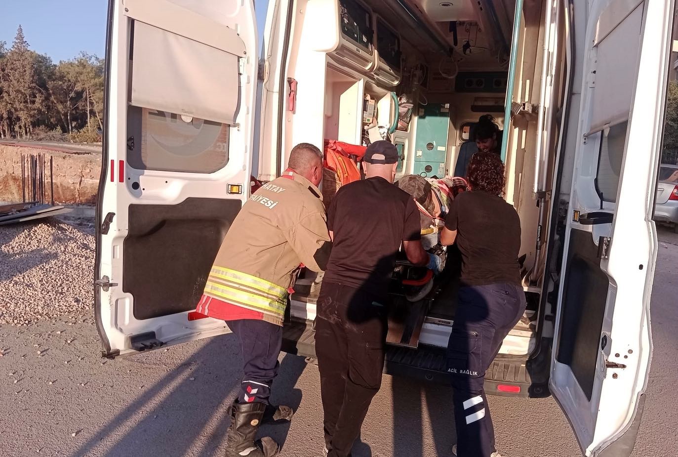 Şantiyede temele d&uuml;şen şahıs yaralandı
