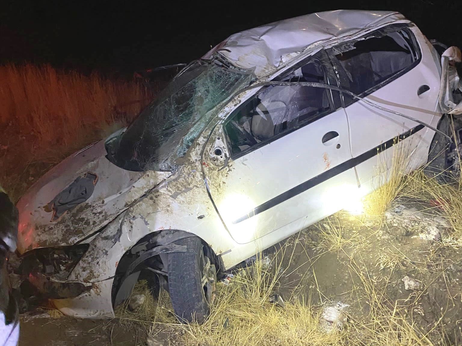 Domaniç’te takla atan otomobilde 3 kişi yaralandı