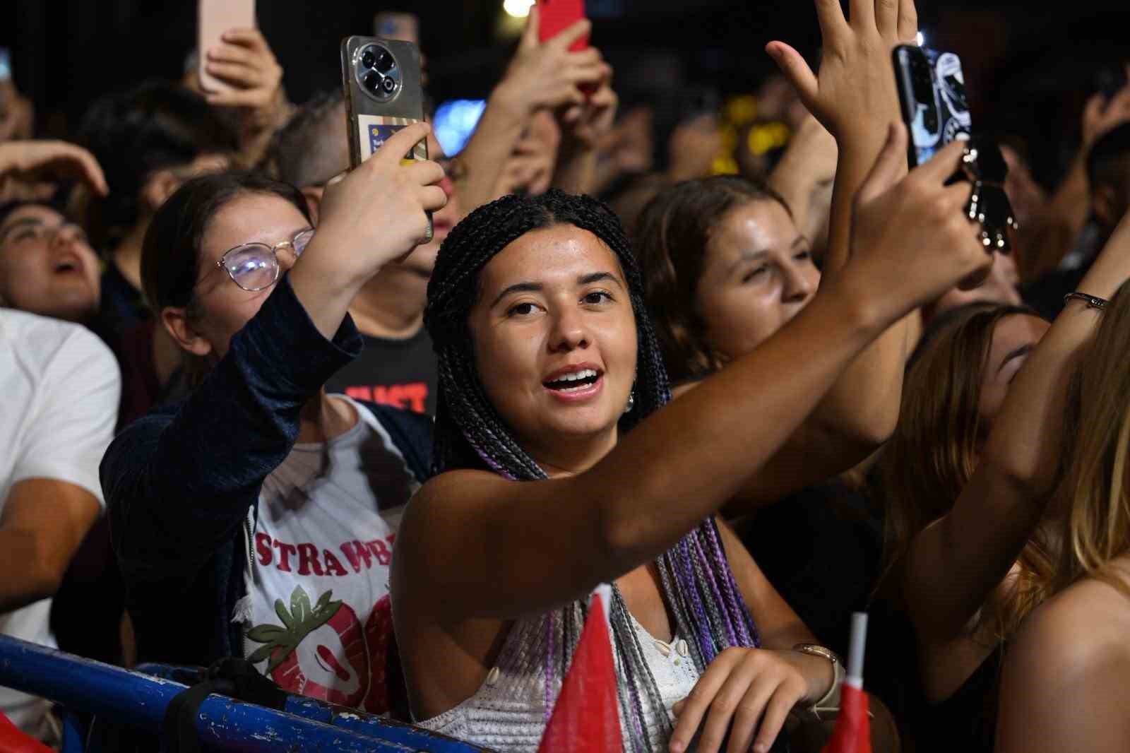 S&ouml;ke&rsquo;de kurtuluş g&uuml;n&uuml; coşkusu Buray konseriyle ta&ccedil;landı
