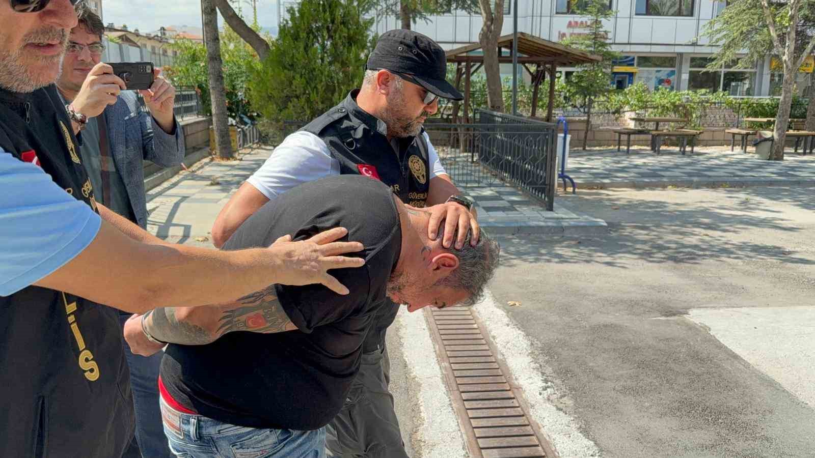 Sosyal medyadan valiye küfür ve hakaret eden şahıs yakalandı