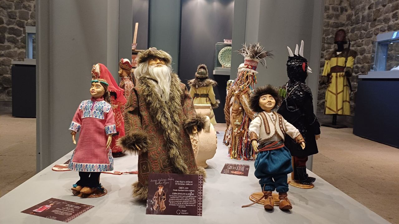 Dede Korkut karakterlerinin minyatürleri vatandaşlara sergilendi