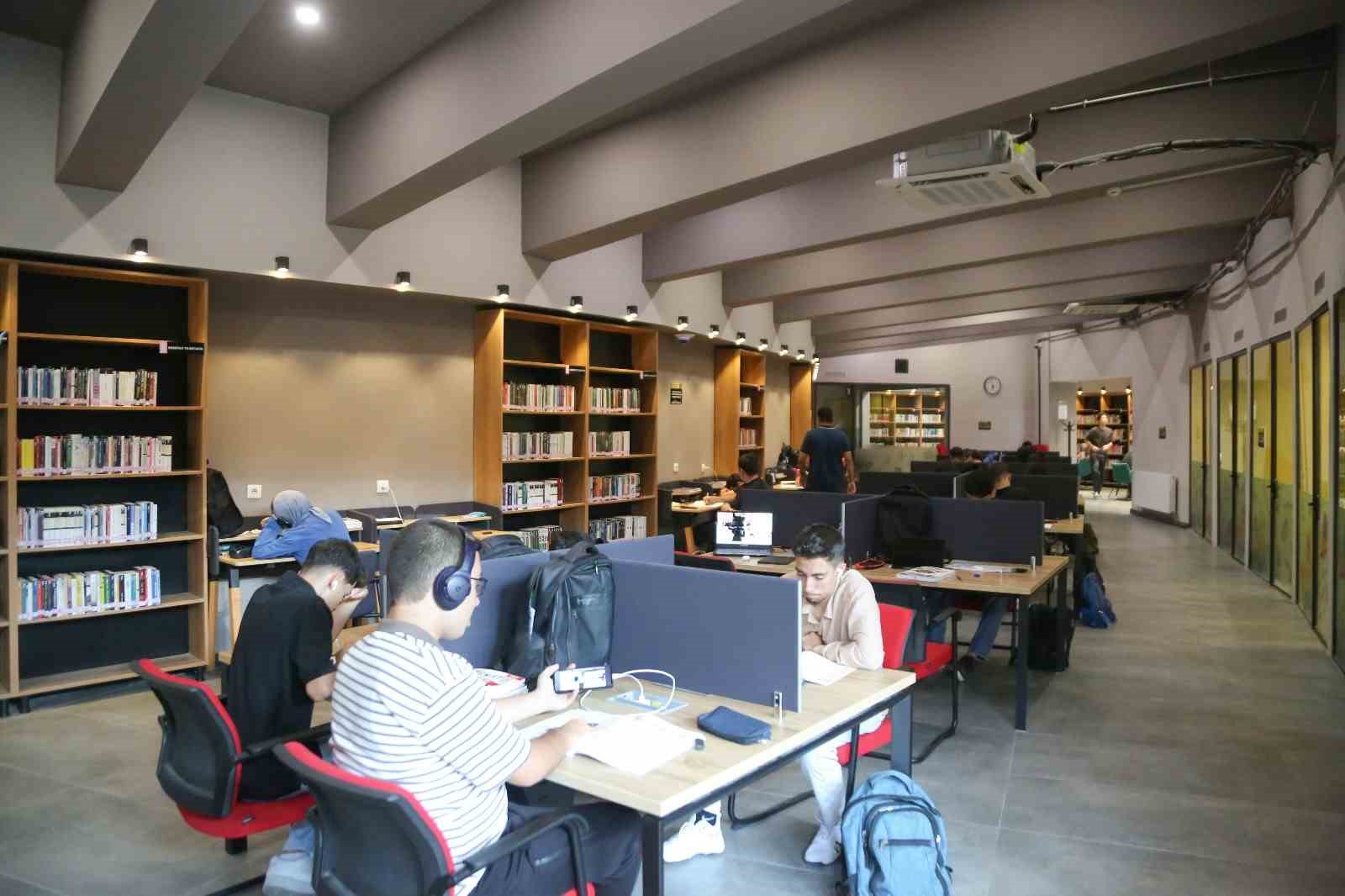 Melikgazi Belediyesi akıp k&uuml;pleri 66 bin &uuml;yesiyle yaz boyunca doldu taştı
