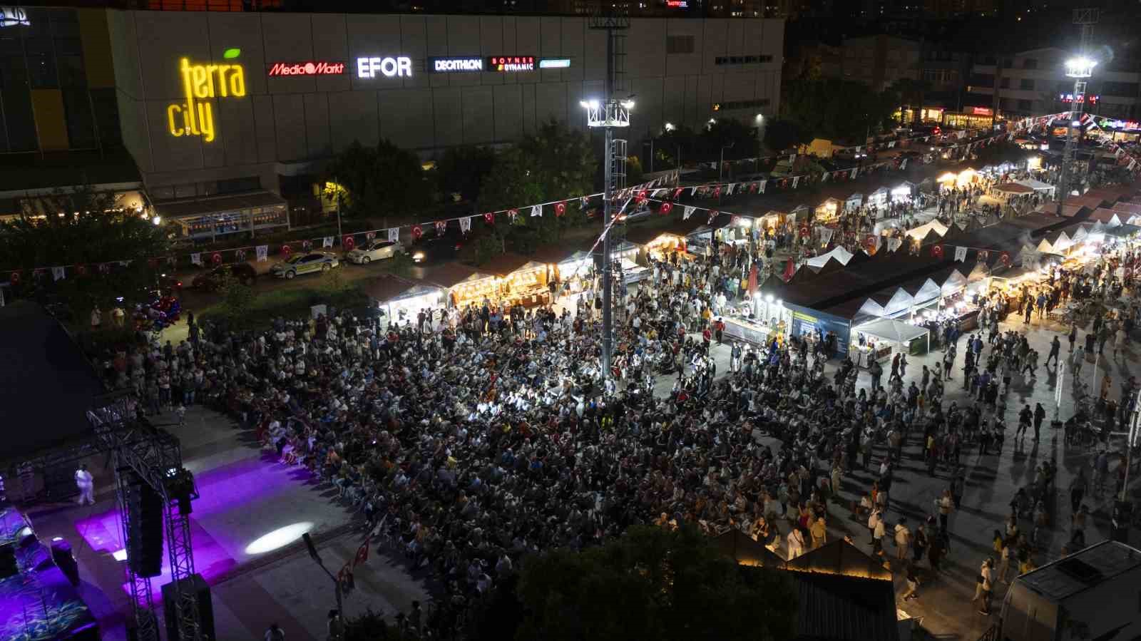 Y&ouml;reler Renkler Festivali Doğu Anadolu Gecesi&rsquo;yle başladı
