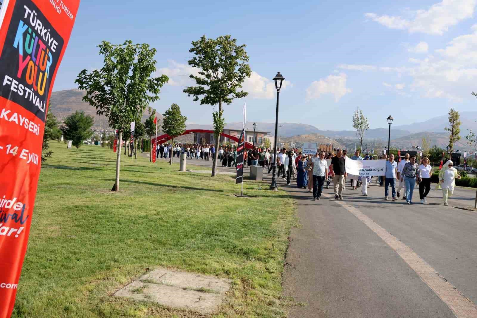 Halk Sağlığı Haftası’nda ‘sağlıklı yaşam için yürüyüş’