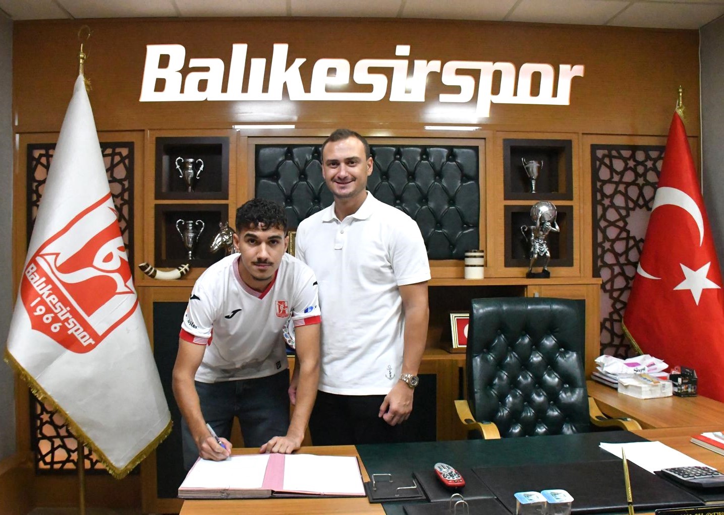 Balıkesirspor transferde Ali Top&ccedil;u ve Harun Toprak&rsquo;a imza attırdı
