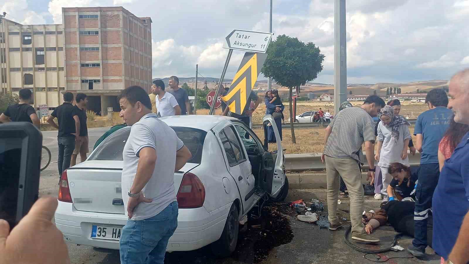 Çorum’da kamyon ile otomobil çarpıştı: 4 yaralı