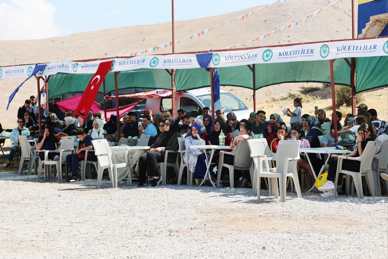 B&uuml;nyan&rsquo;da Pilav Şenliği&rsquo;nde g&ouml;n&uuml;l k&ouml;pr&uuml;leri kuruldu
