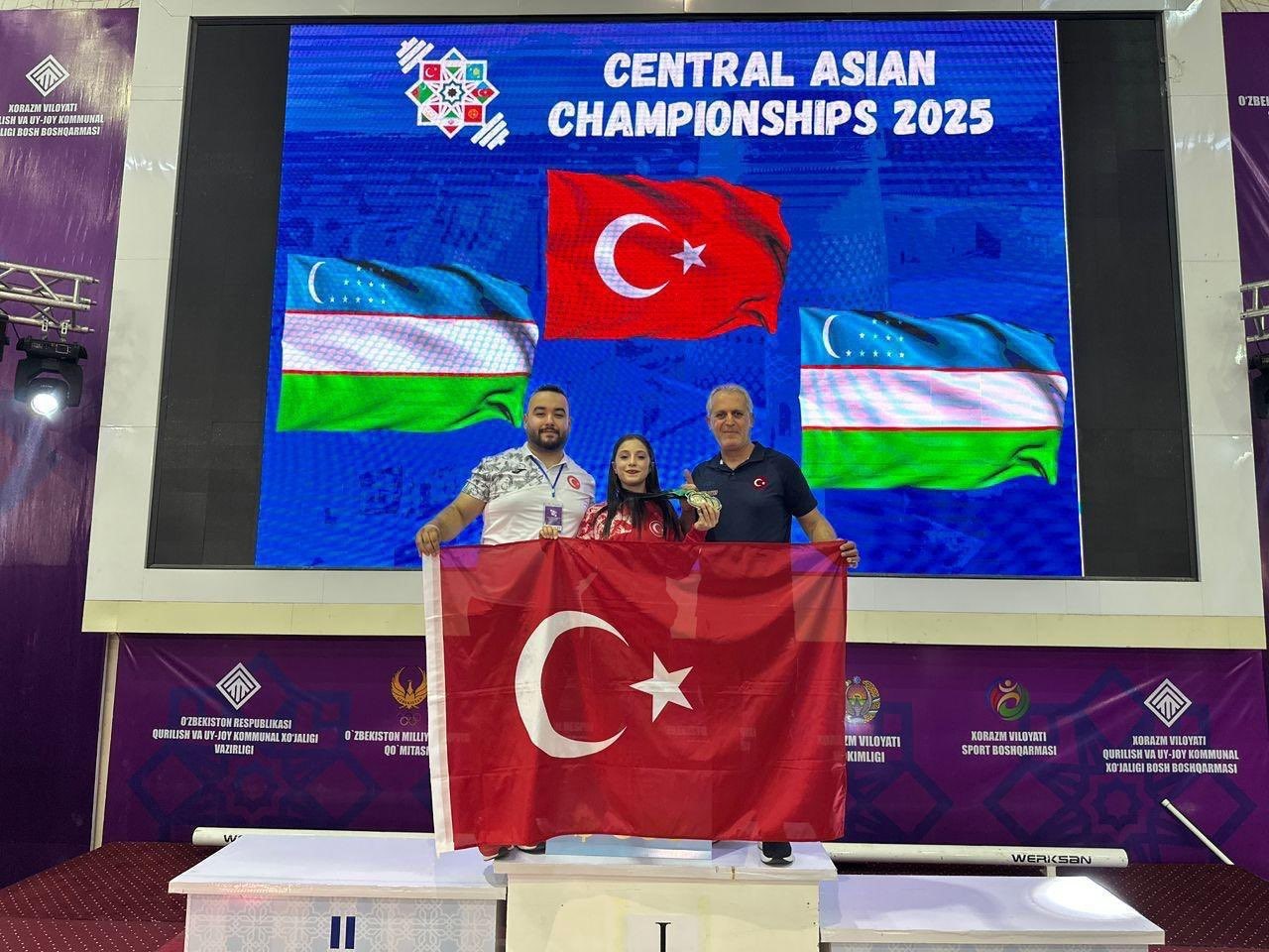 Düzceli milli halterci Şevval İnce, Asya şampiyonu oldu