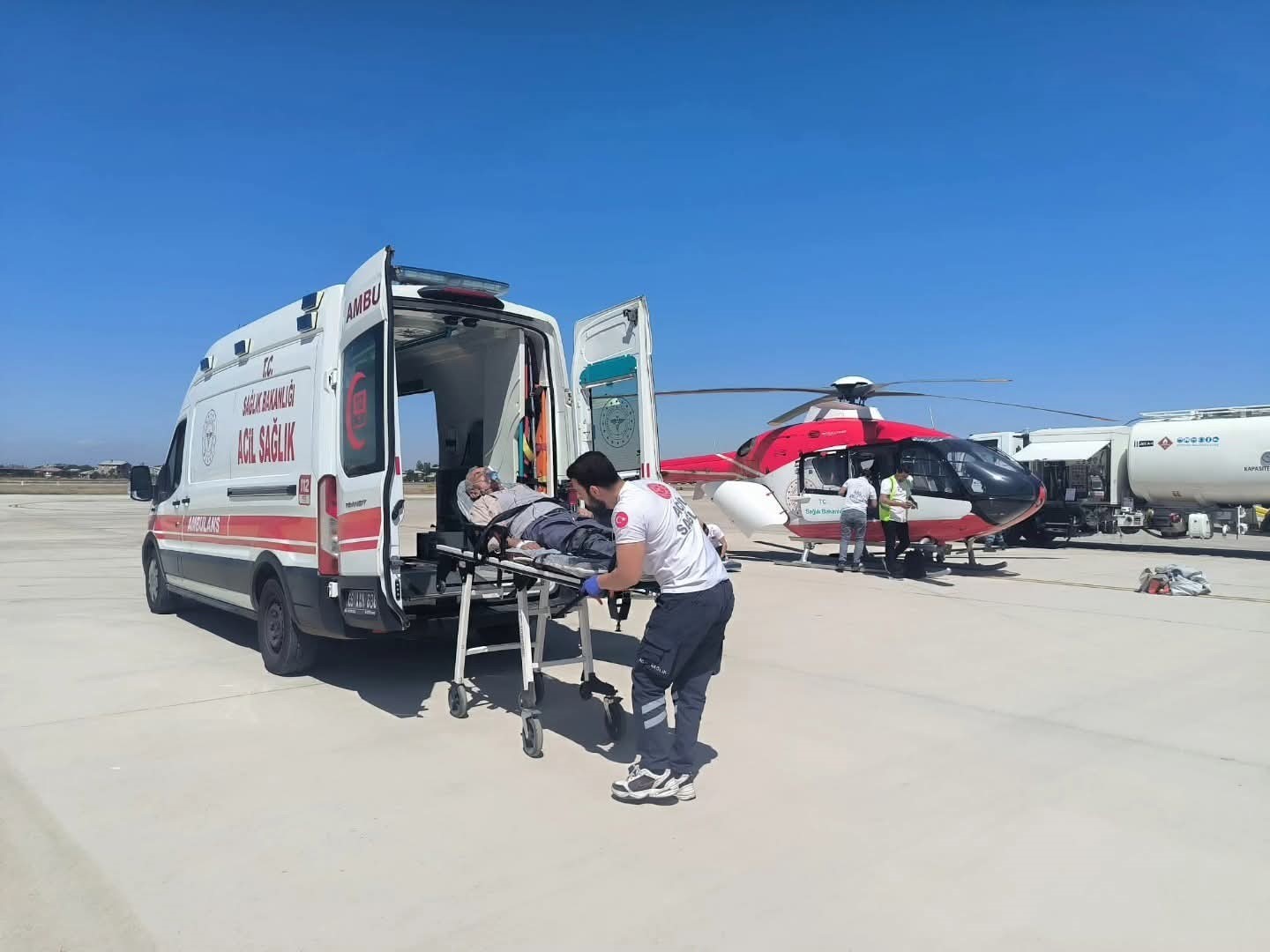 Serebrovask&uuml;ler hastası, ambulans helikopterle Van&rsquo;a getirildi
