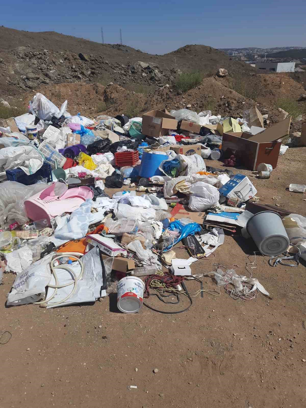 Orhangazi Mahallesi’nde boş arazi çöplüğe döndü