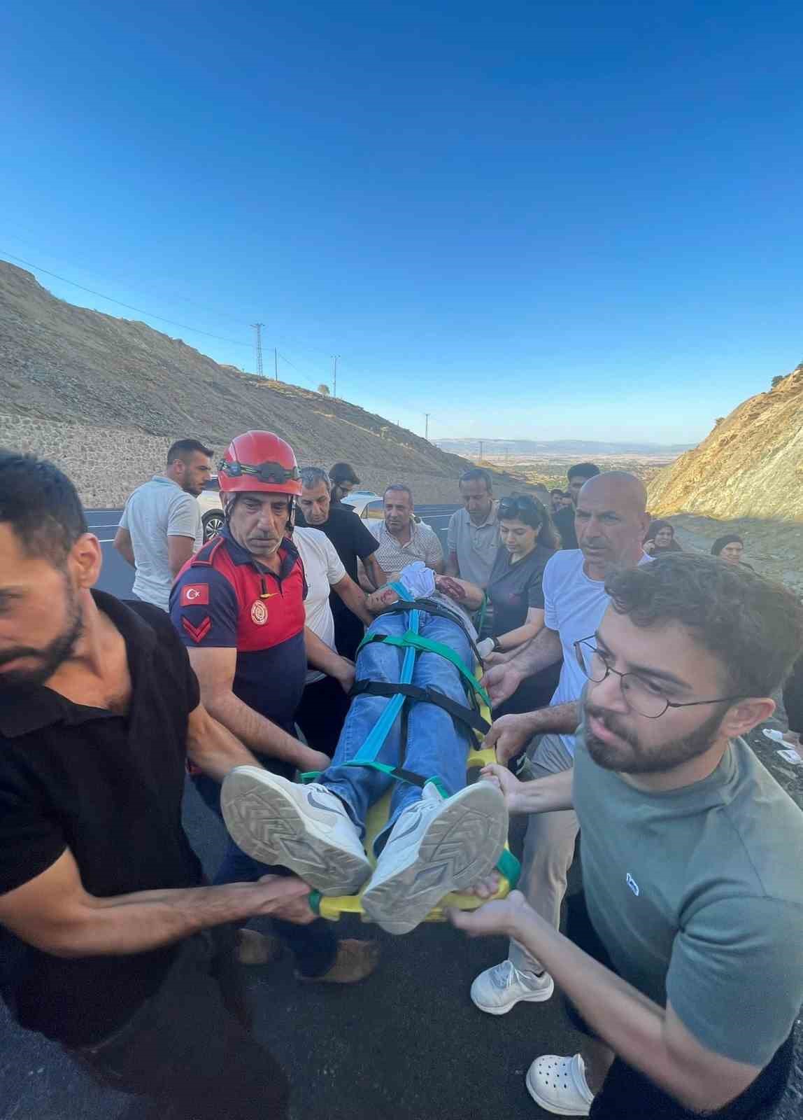 Bing&ouml;l&rsquo;de otomobil takla attı: 3 yaralı
