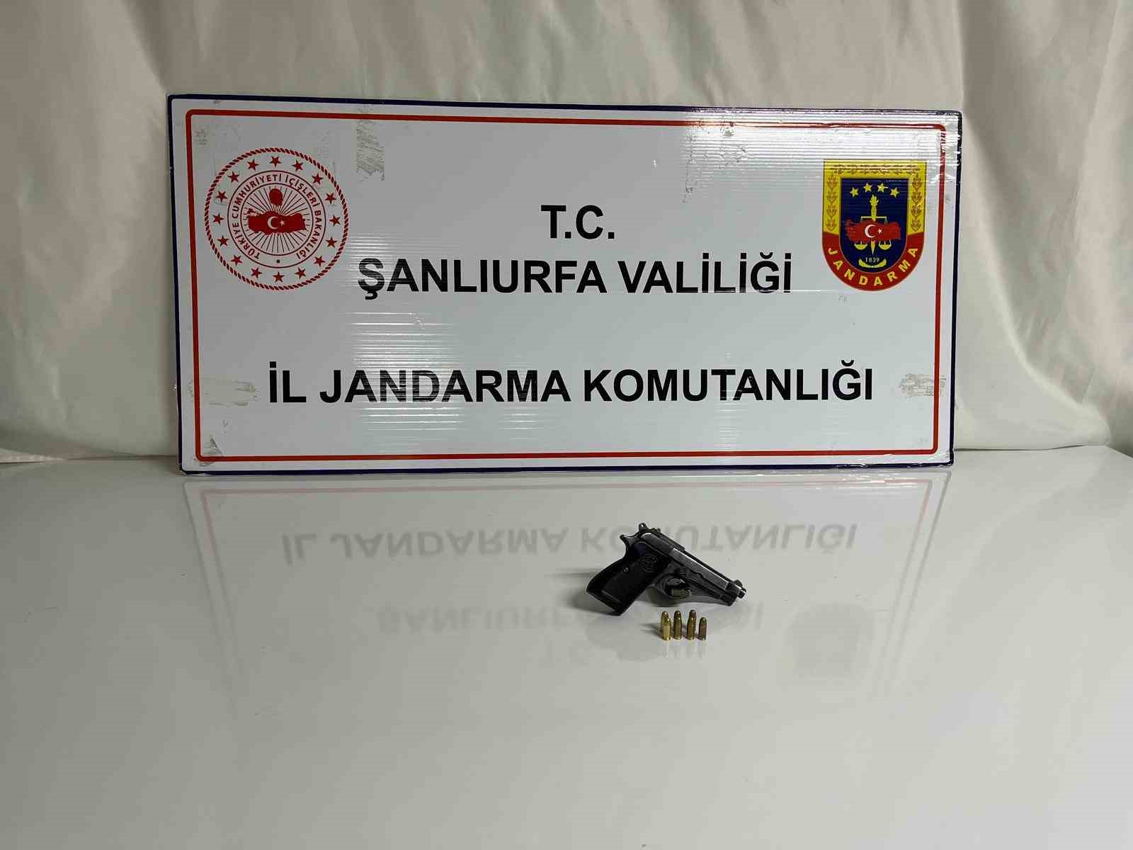 Şanlıurfa&rsquo;da 4 il&ccedil;ede eş zamanlı operasyon: &Ccedil;ok sayıda silah ele ge&ccedil;irildi
