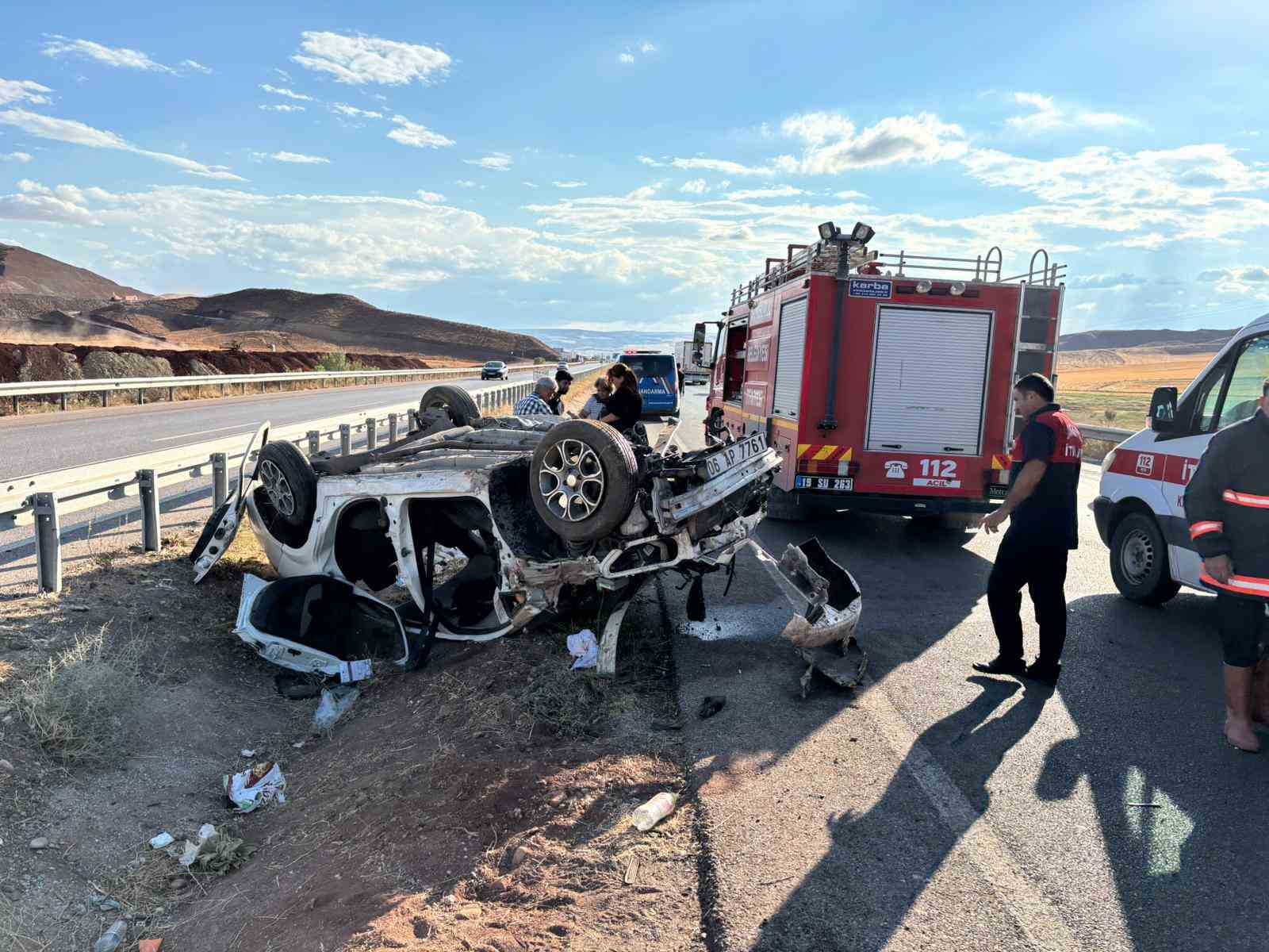 Çorum’da takla atan otomobil hurdaya döndü: 3 yaralı