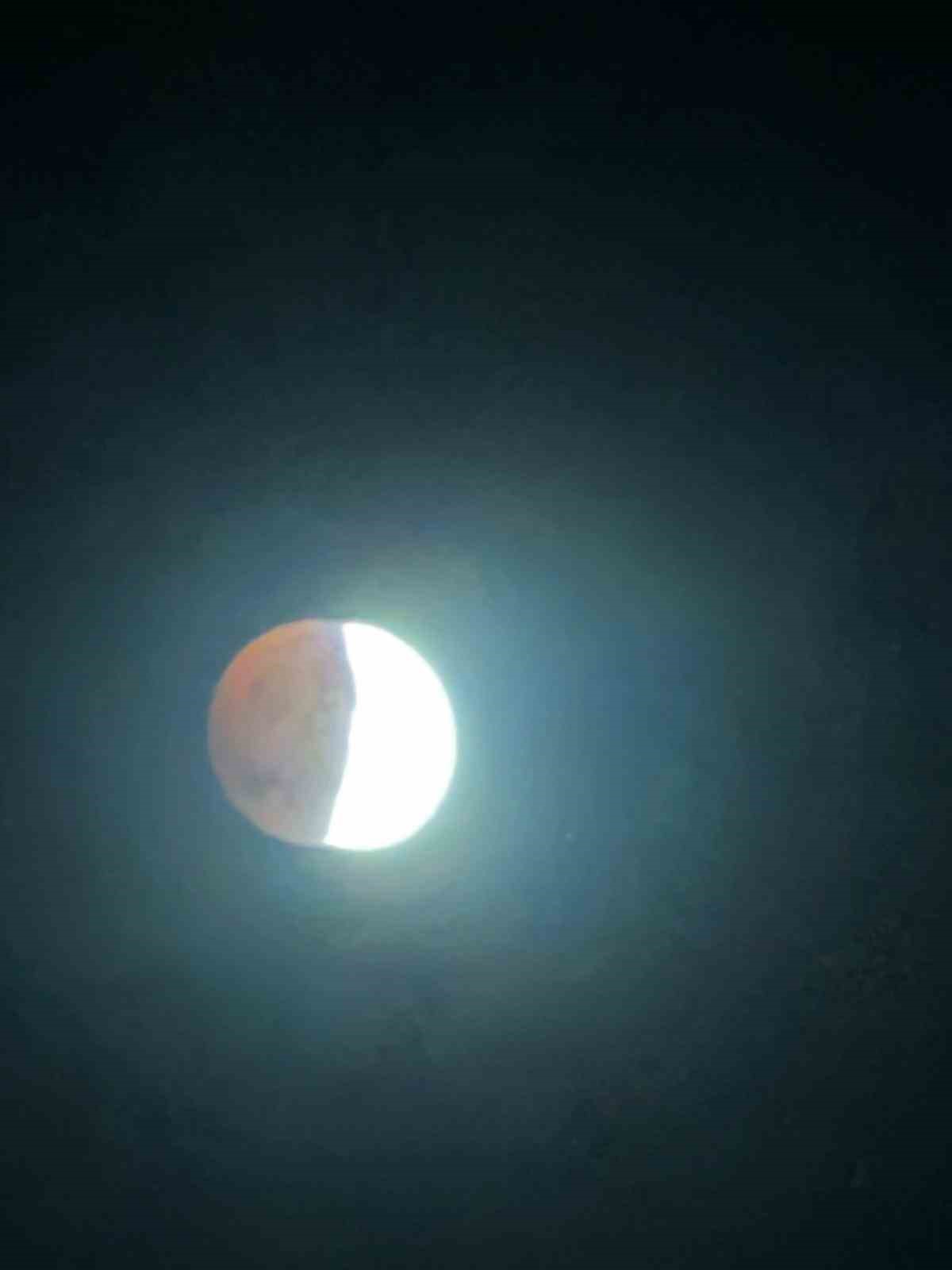 Adıyaman’da "Kanlı Ay" gökyüzünü kızıl renge bürüdü