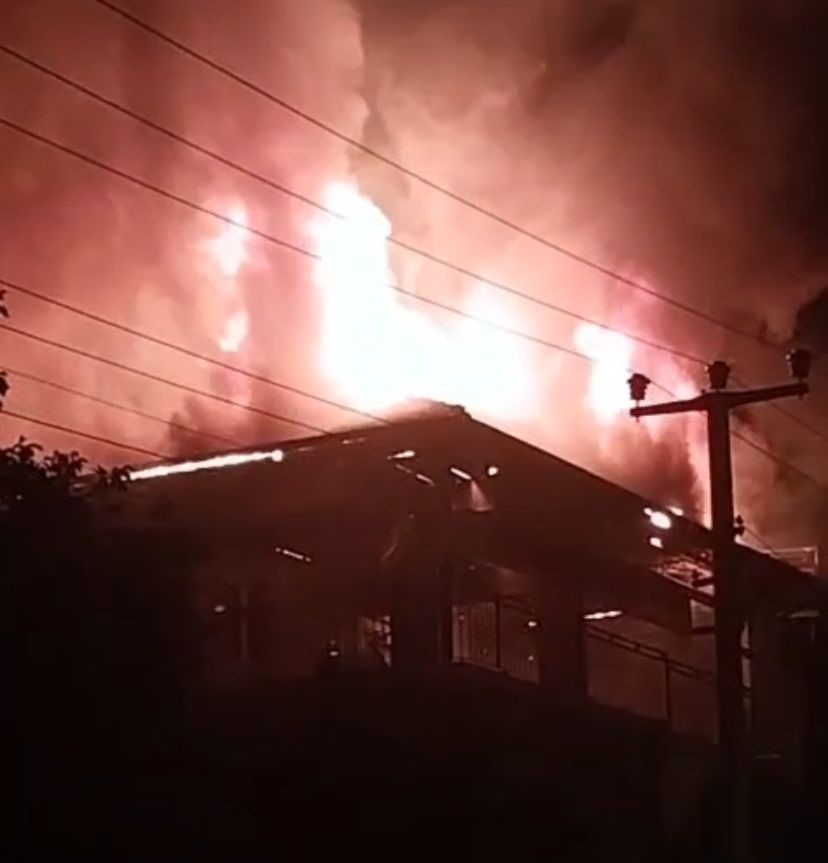 Burdur&rsquo;da &ccedil;atıda &ccedil;ıkan yangın daireye sı&ccedil;ardı
