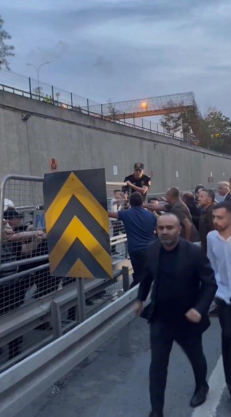 CHP İstanbul İl Başkanlığı &ccedil;evresinde g&uuml;venlik &ouml;nlemi
