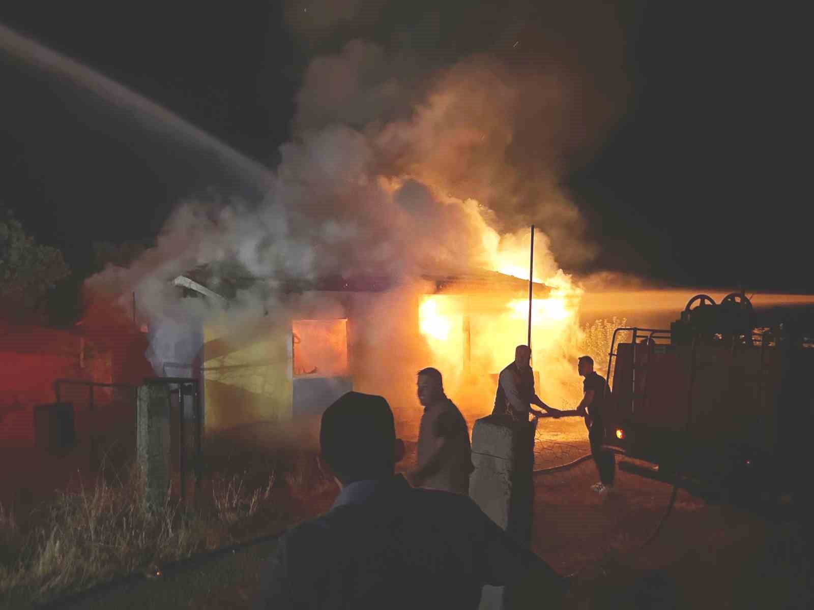 Hisarcık’ta bağ evinde korkutan yangın