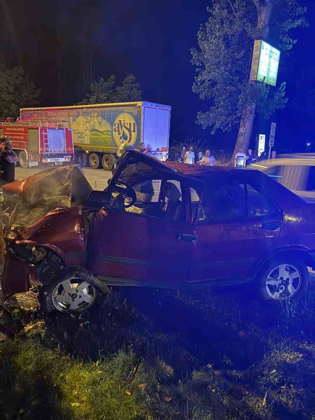 Ağaca &ccedil;arpan Tofaş otomobilin s&uuml;r&uuml;c&uuml;s&uuml; yaşamını yitirdi
