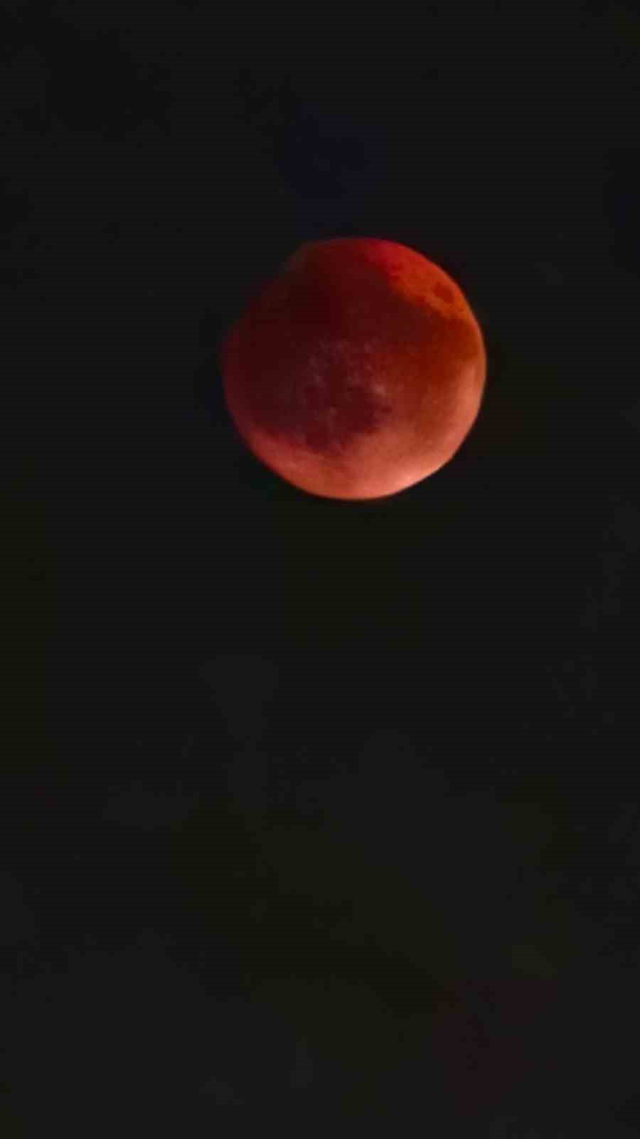 Kocaeli’de ’Kanlı ay’ tutulması ilgi ile izlendi