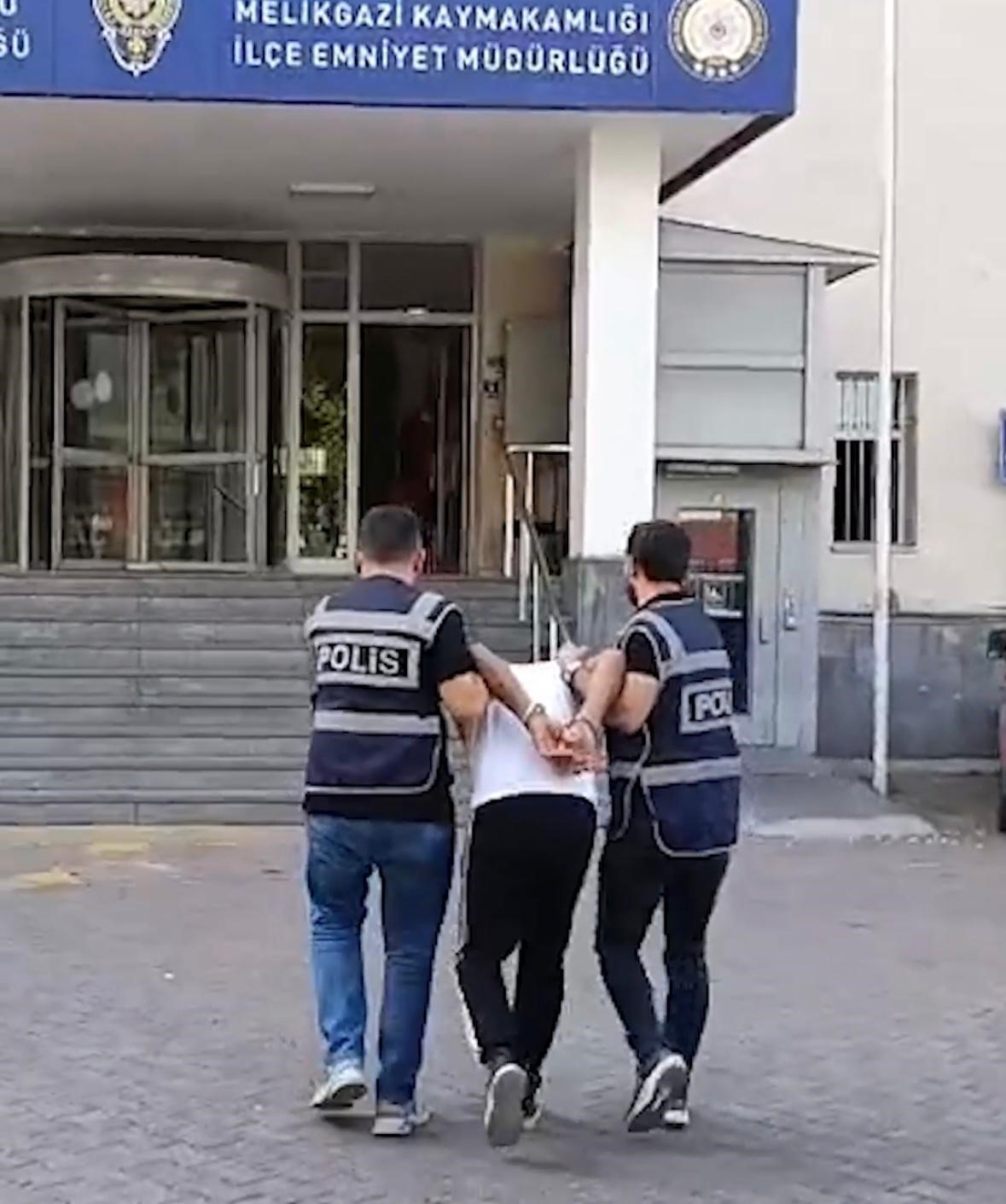 &lsquo;Hırsızlık&rsquo; su&ccedil;undan 13 yıl kesinleşmiş hapsi bulunan şahıs yakalandı
