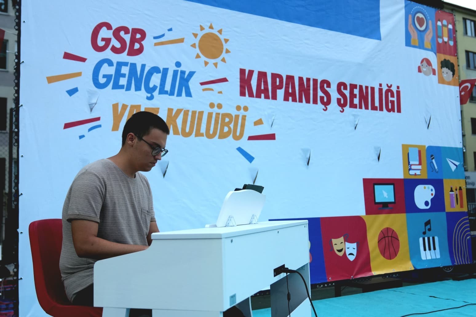 Balıkesir’de "Gençlik Yaz Kulübü" kapanış şenliğiyle tamamlandı
