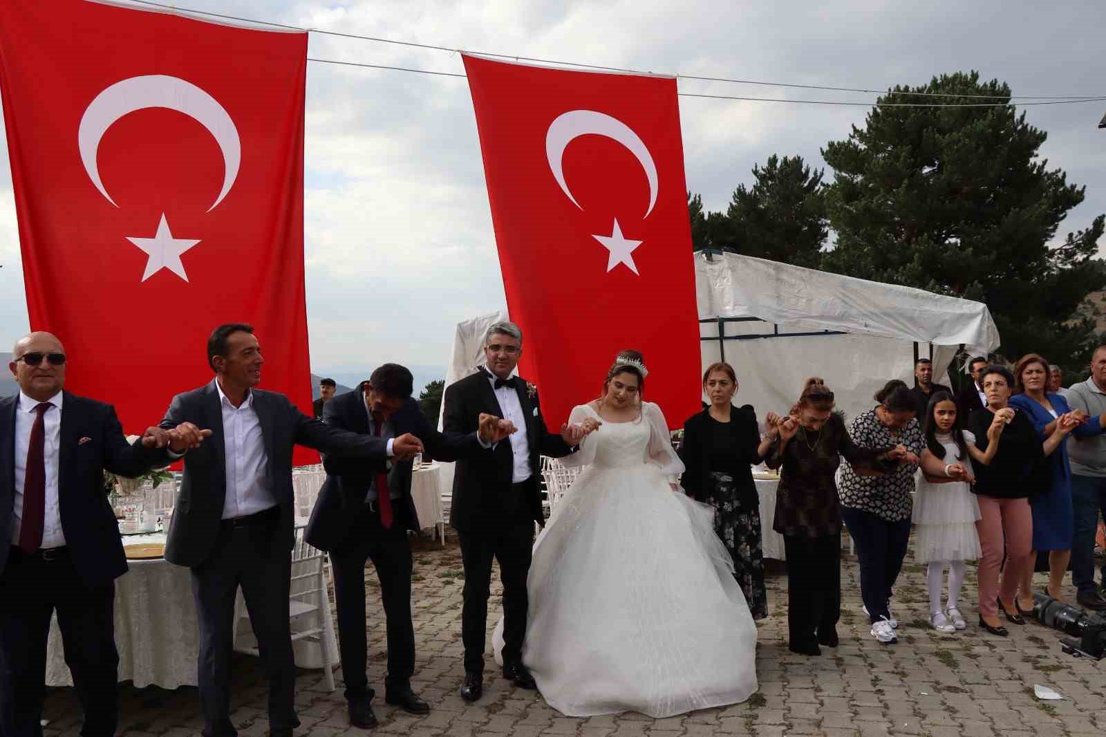 Festival havasında düğün