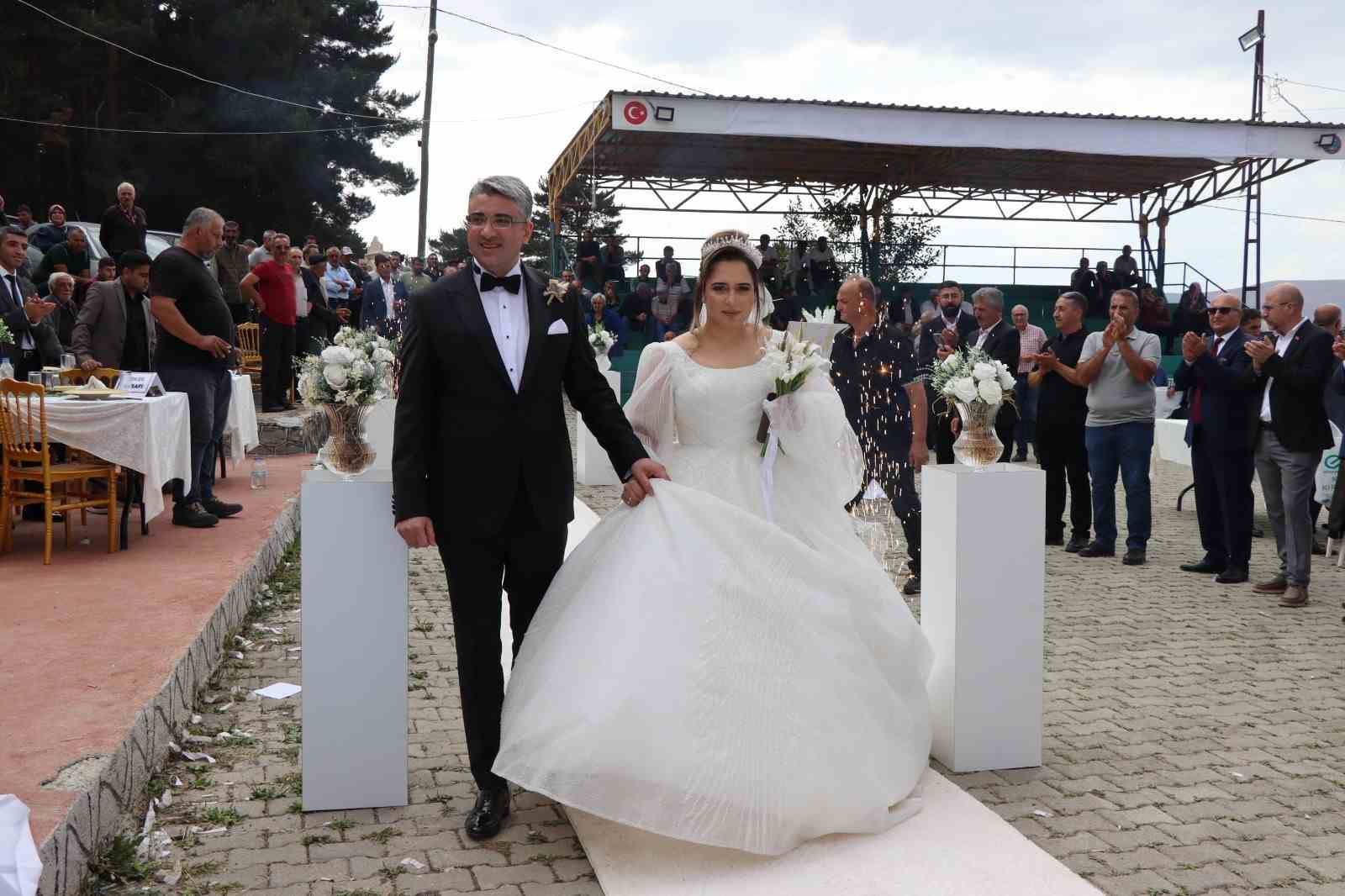 Festival havasında d&uuml;ğ&uuml;n
