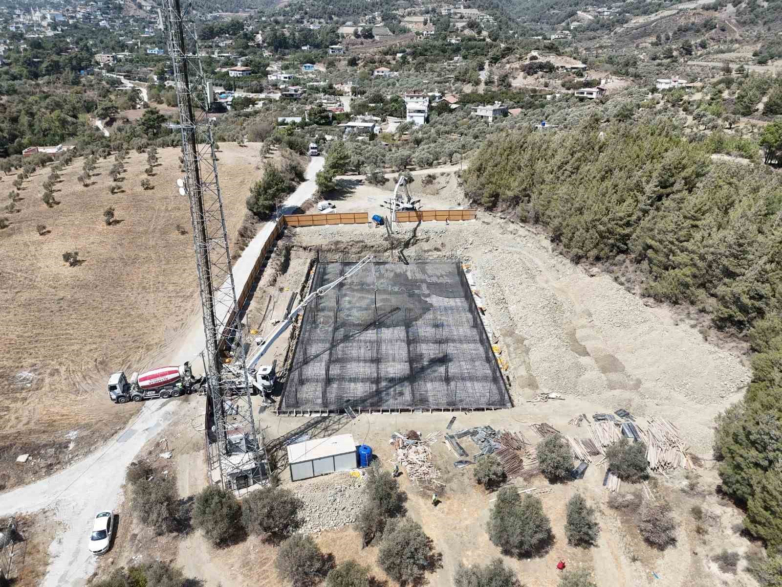 Hatay B&uuml;y&uuml;kşehir Belediyesi, Karlısu Mahallesi&rsquo;ne &ccedil;ok ama&ccedil;lı salon inşa ediyor
