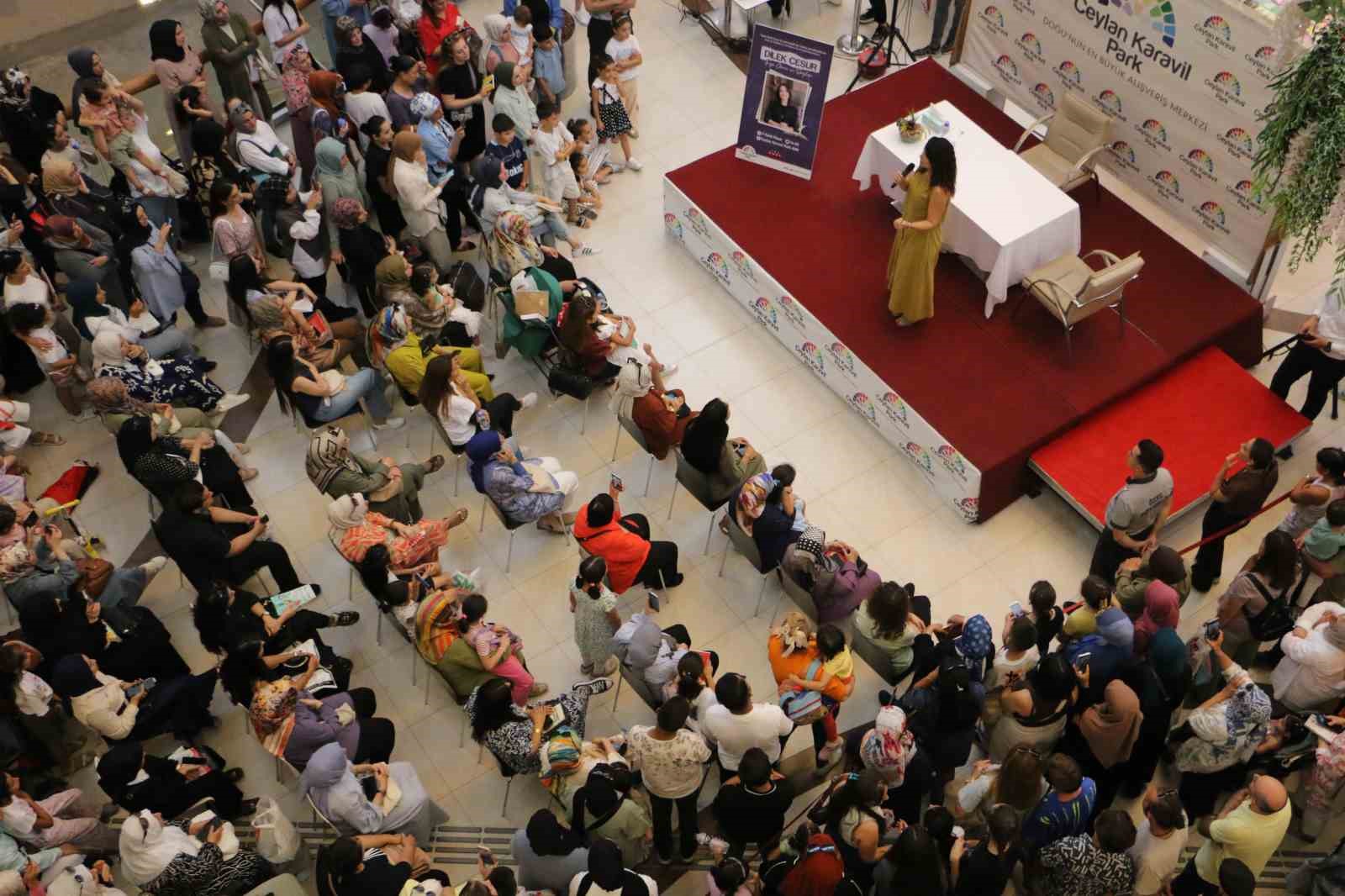 Yazar Dilek Cesur, Diyarbakır’da hayranlarıyla imza gününde buluştu