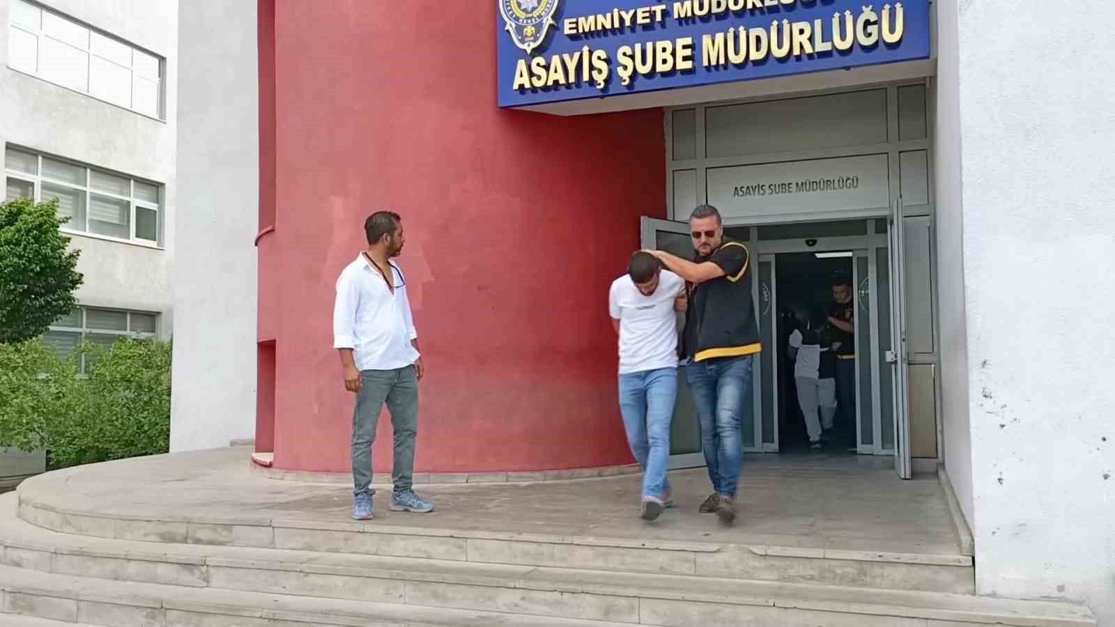 Adana’da hükümlülere şafak operasyonu: 5 kişi yakalandı