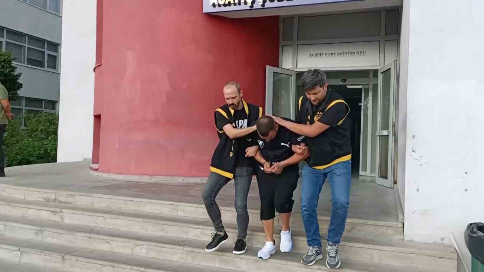 Adana&rsquo;da h&uuml;k&uuml;ml&uuml;lere şafak operasyonu: 5 kişi yakalandı
