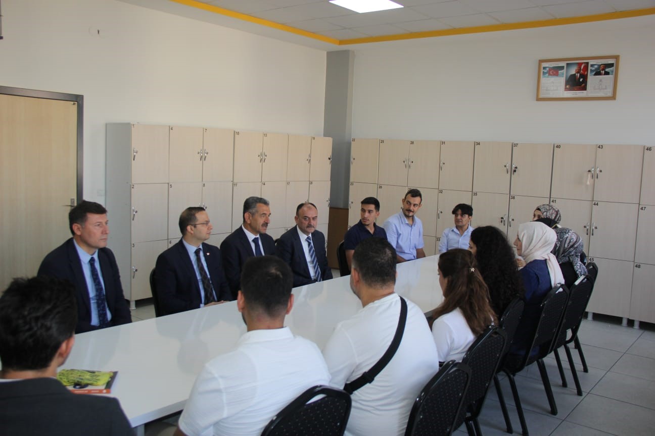 Cizre’de ilk ders zili çaldı, 46 bin 349 öğrenci ders başı yaptı