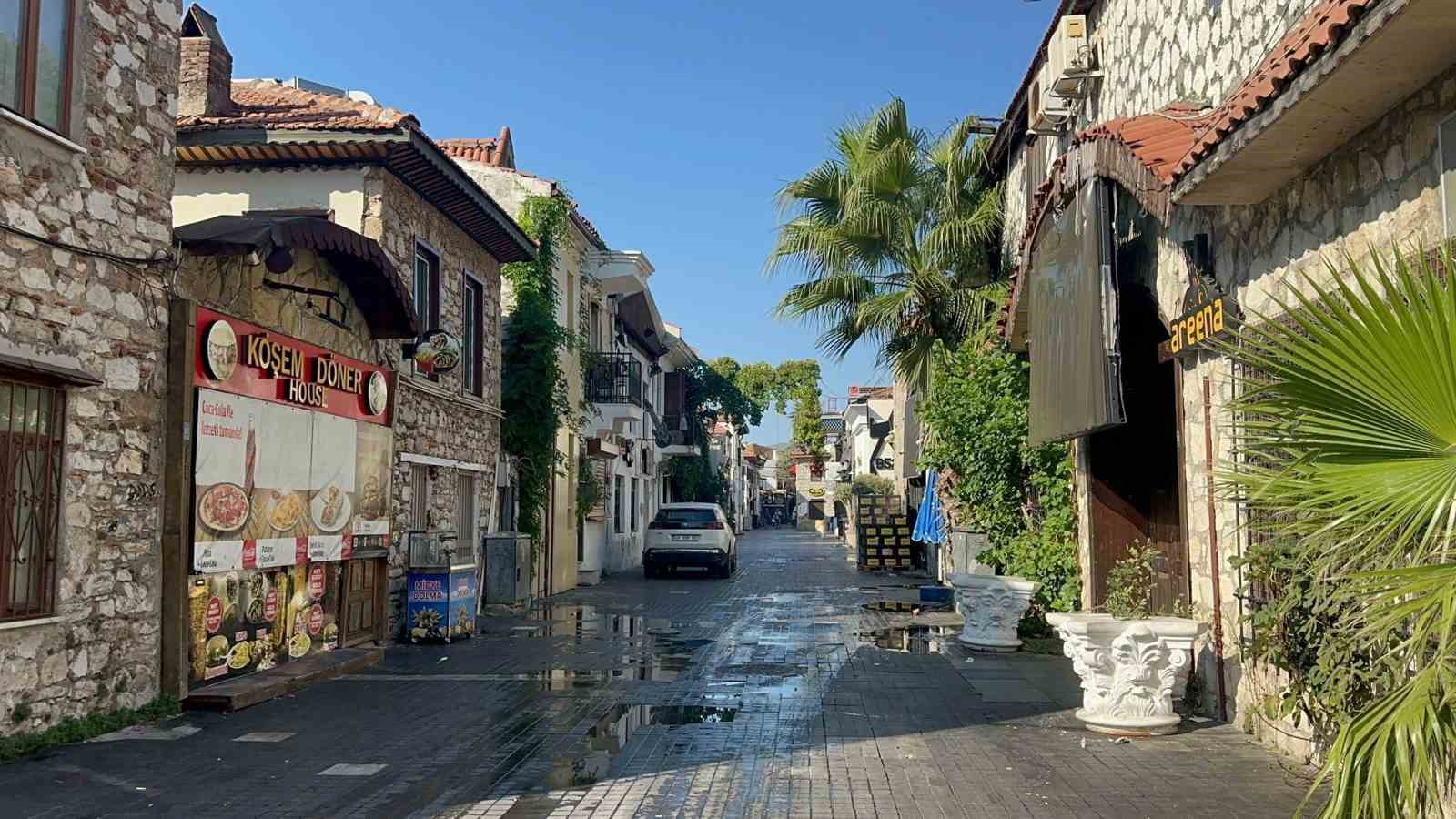 Marmaris’te barda silahlı kavga: 2 yaralı