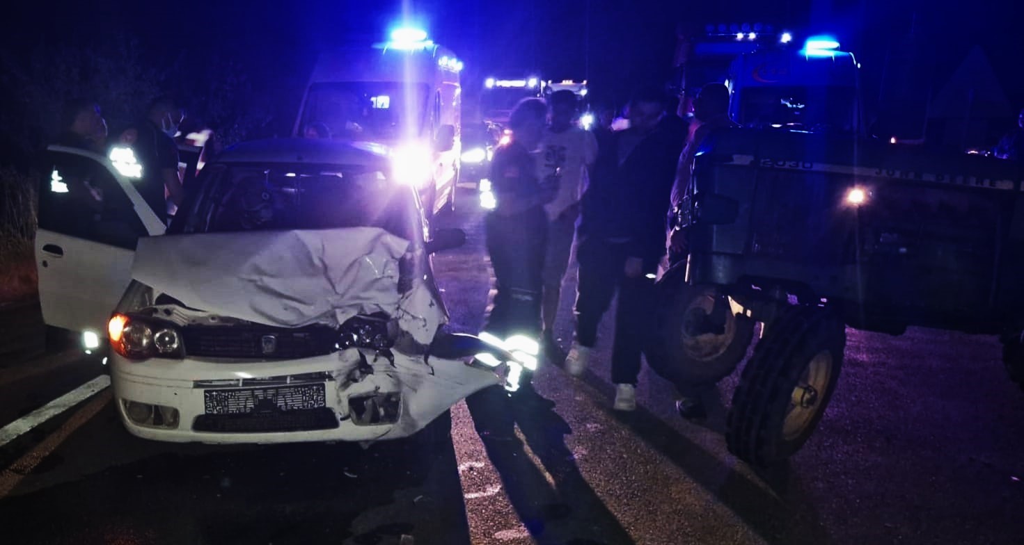 Karabük’te otomobil traktörle çarpıştı: 4 yaralı