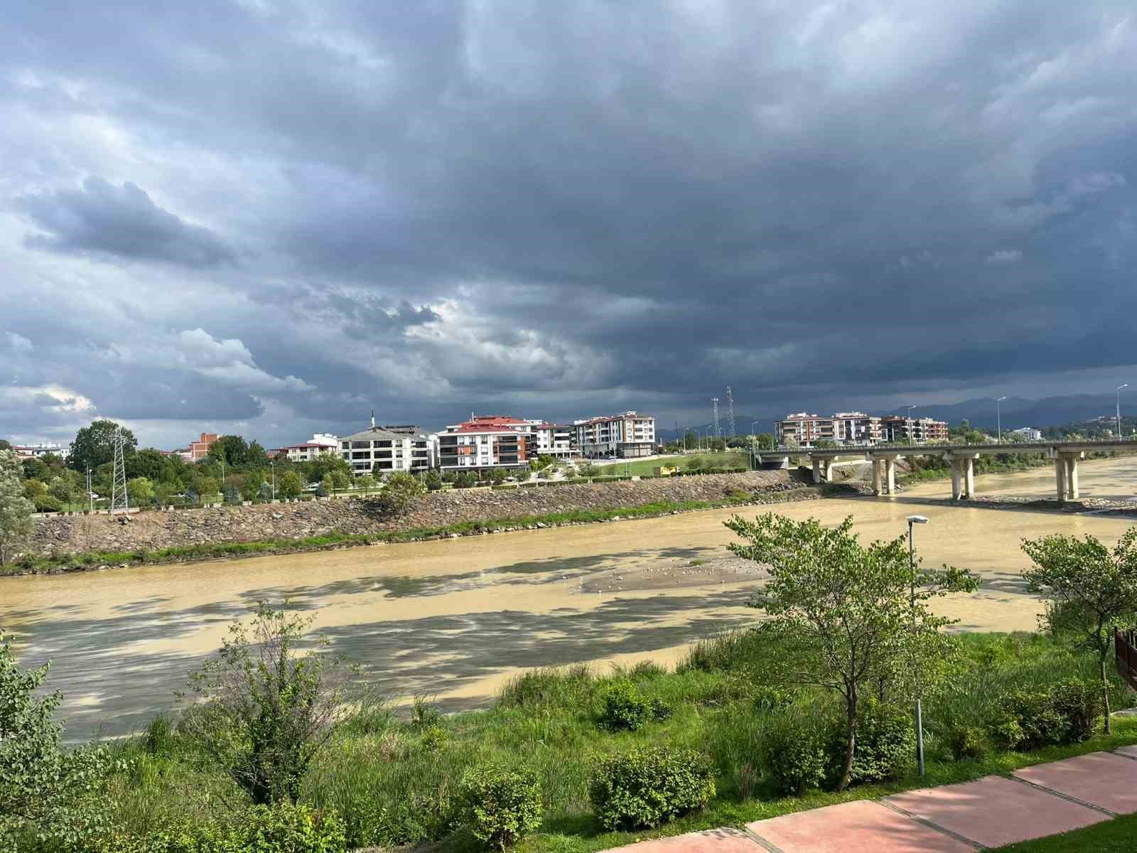 Yağmurdan sonra Yeşilırmak’ta şaşırtan değişim