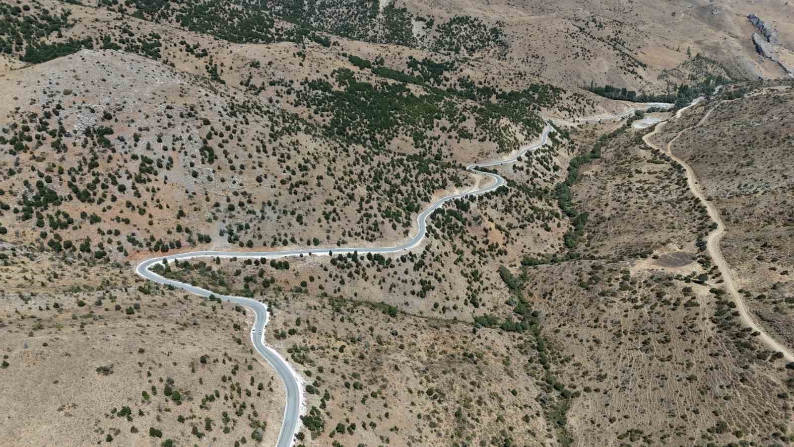 Kayseri B&uuml;y&uuml;kşehir&rsquo;den kırsala 350 kilometrelik yol atağı
