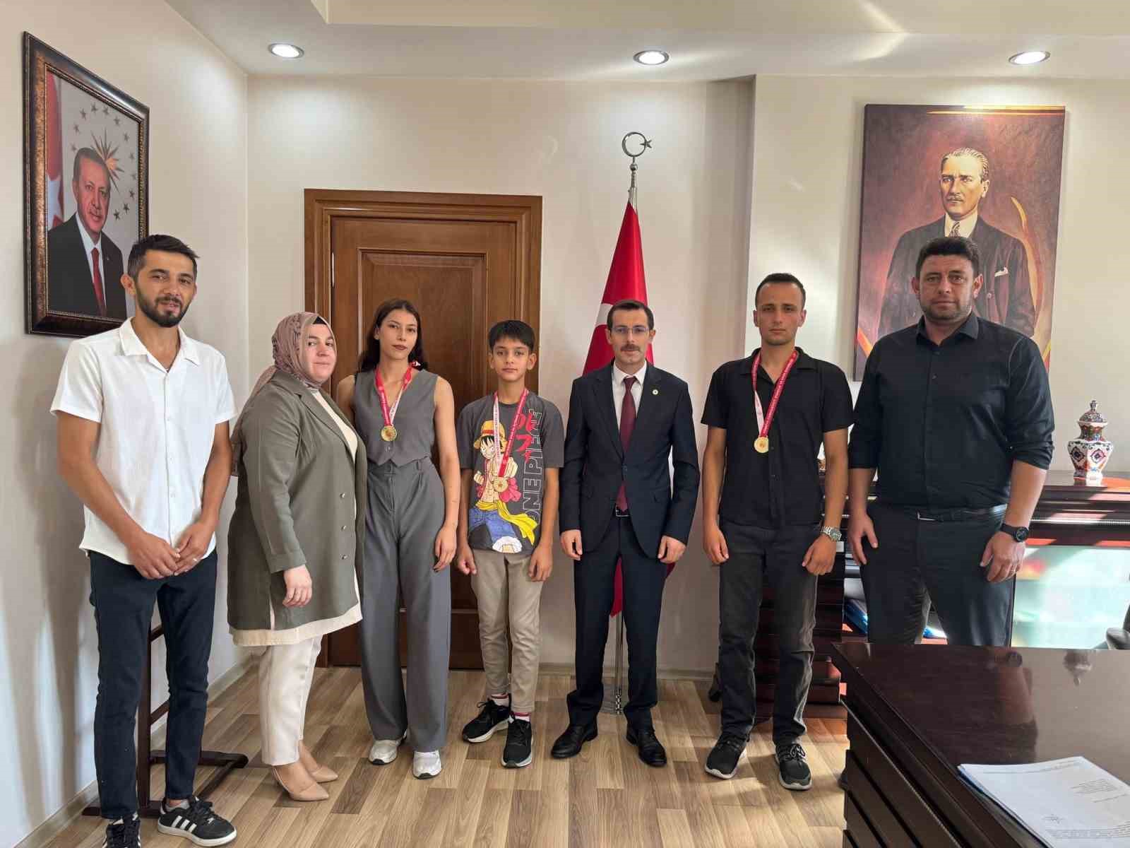 Bozdoğan Kaymakamı Polat, Zafer Kupası’nda madalya kazanan sporcuları tebrik etti