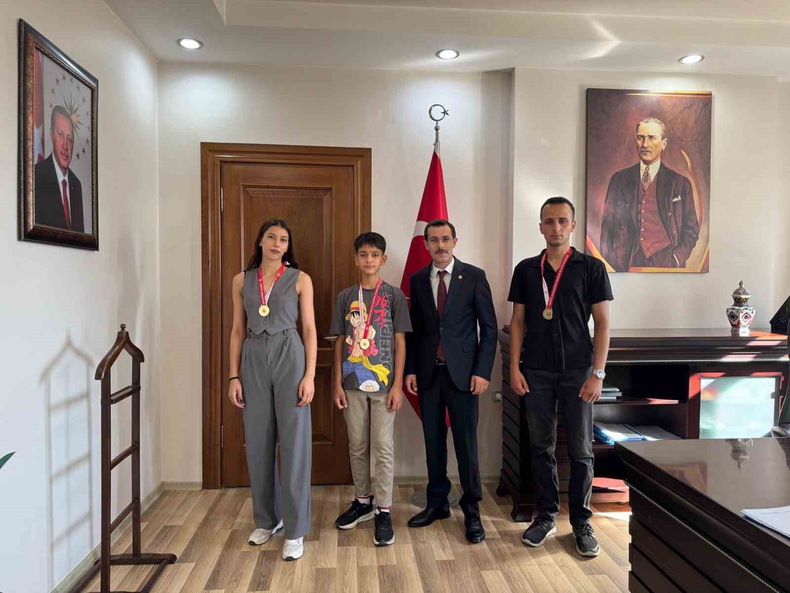 Bozdoğan Kaymakamı Polat, Zafer Kupası’nda madalya kazanan sporcuları tebrik etti