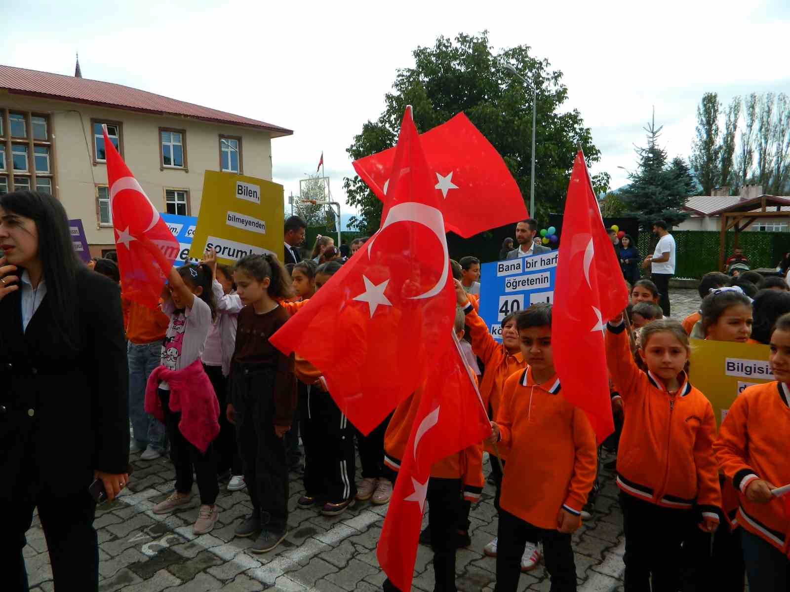 Posof’ta eğitim öğretim yılı davul zurna ile başladı
