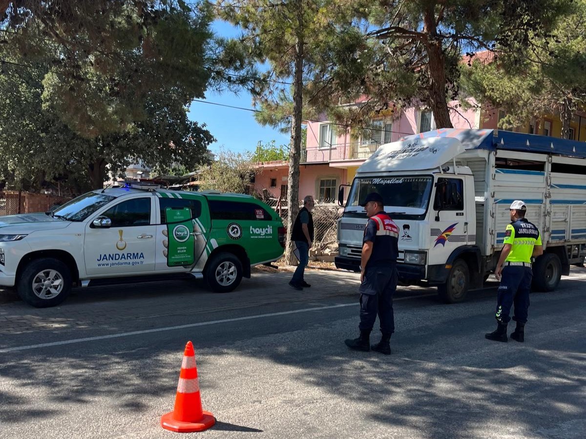 Uşak’ta canlı hayvan nakil araçlarına denetim