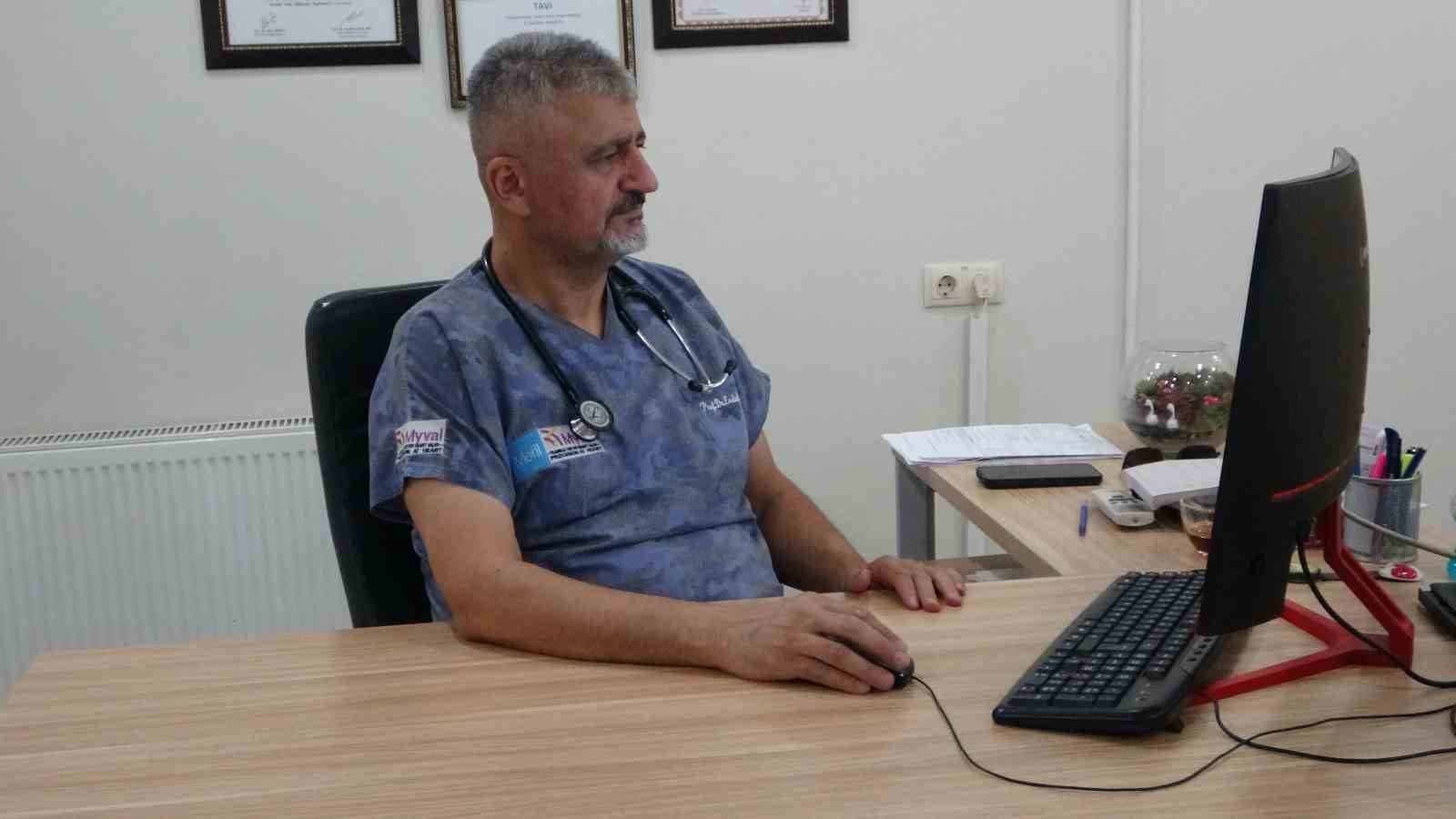 Prof. Dr. Erdal Aktürk: "Kovid aşıları kalp krizi ve felç riskini azaltıyor"
