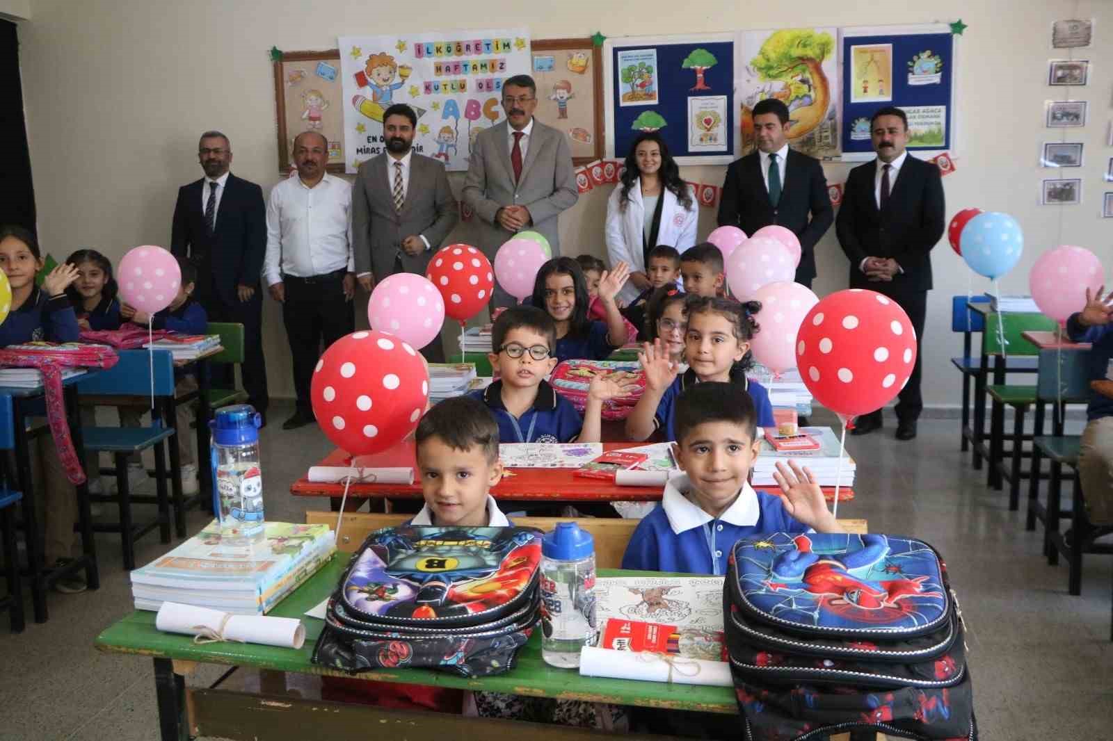 Vali Ali Çelik’ten öğrencilere eğitim öğretim yılı hediyesi