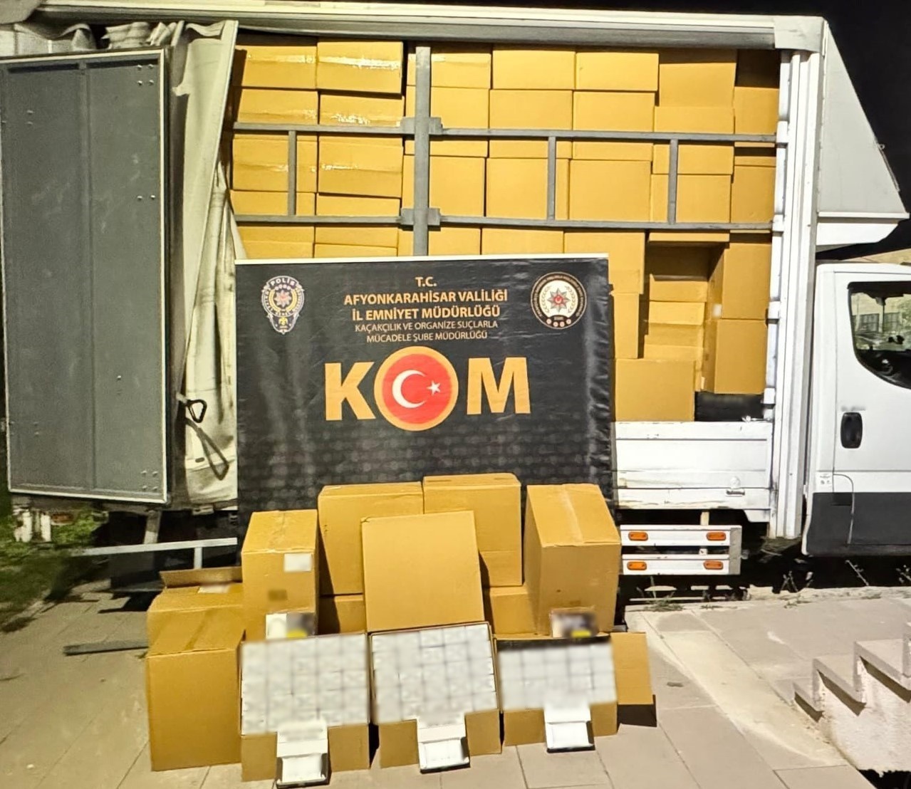 Polis 3 milyon 350 bin adet sahte bandrollü makaron ele geçirdi